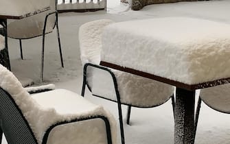 Un particolare della abbondante nevicata a Villadige Rivalta (Verona), 28 dicembre 2020.ANSA/Sandro Benedetti