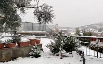 Una panoramica con la neve  a C‡valo, frazione di Fumane (Verona), localit‡ della Lessinia, 28 dicembre 2020.
ANSA/Mario Poli