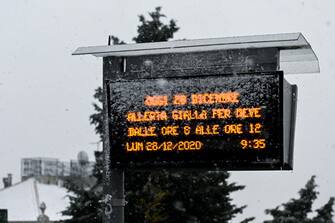 Local transportationsÕ warning sign as city goes through a heavy snowfall, in Genoa, Italy, 28 December 2020ANSA/SIMONE ARVEDA