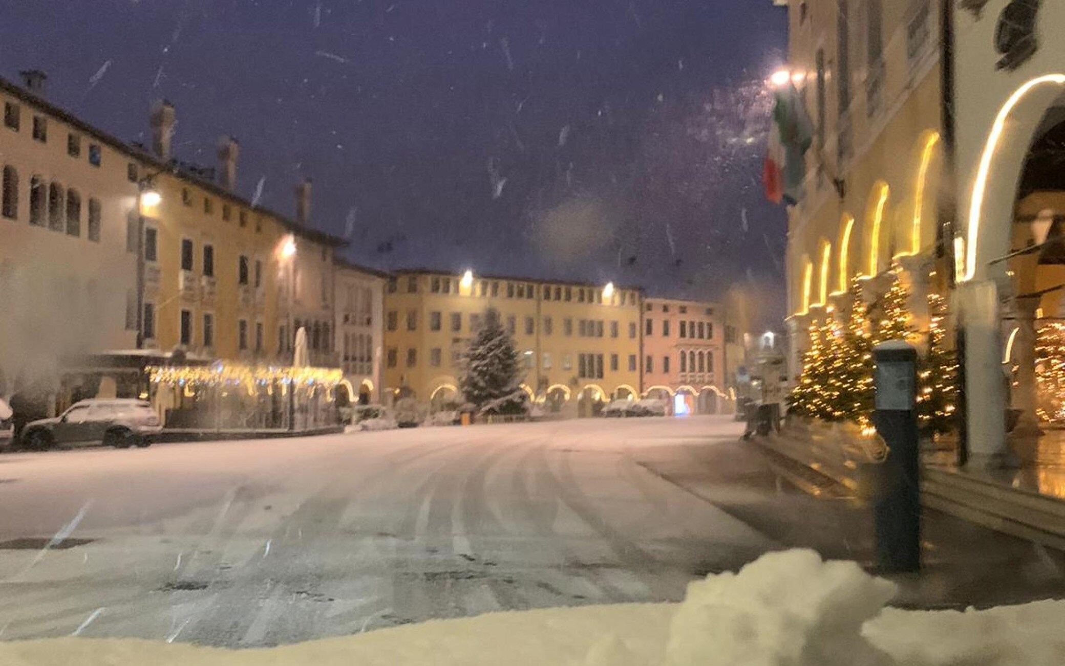 Neve a Sacile La neve caduta durante la notte a Sacile (PN), 28 dicembre 2020.
ANSA/ Andrea Ordan