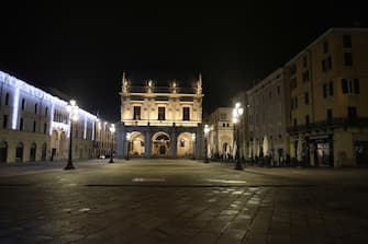 A view of deserted downtown in Brescia, northern Italy, as Italy marks the New Year in 'red zone' lockdown with a curfew from 10 pm to 7 am and New
Year's Eve parties banned, 01 January 2021. From 10:00 pm to 07:00 am curfew is implemented in Italy to avoid a third wave of Covid-19 infections.
ANSA/ FILIPPO VENEZIA