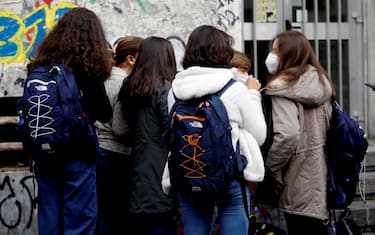 The entrance of students at the Alessandro Volta high school in Milan, Italy, 19 October 2020.ANSA/ MOURAD BALTI TOUATI