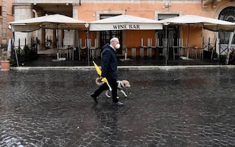 A closed restaurant in a semi-deserted piazza Navona (Navona square) during pandemic Covid-19 in Rome, Italy, 05 January 2021. Italy is in lockdown over ten days since government restrictions aimed at stopping physical contact during the festive season came into force on 24 December.  ANSA / ETTORE FERRARI