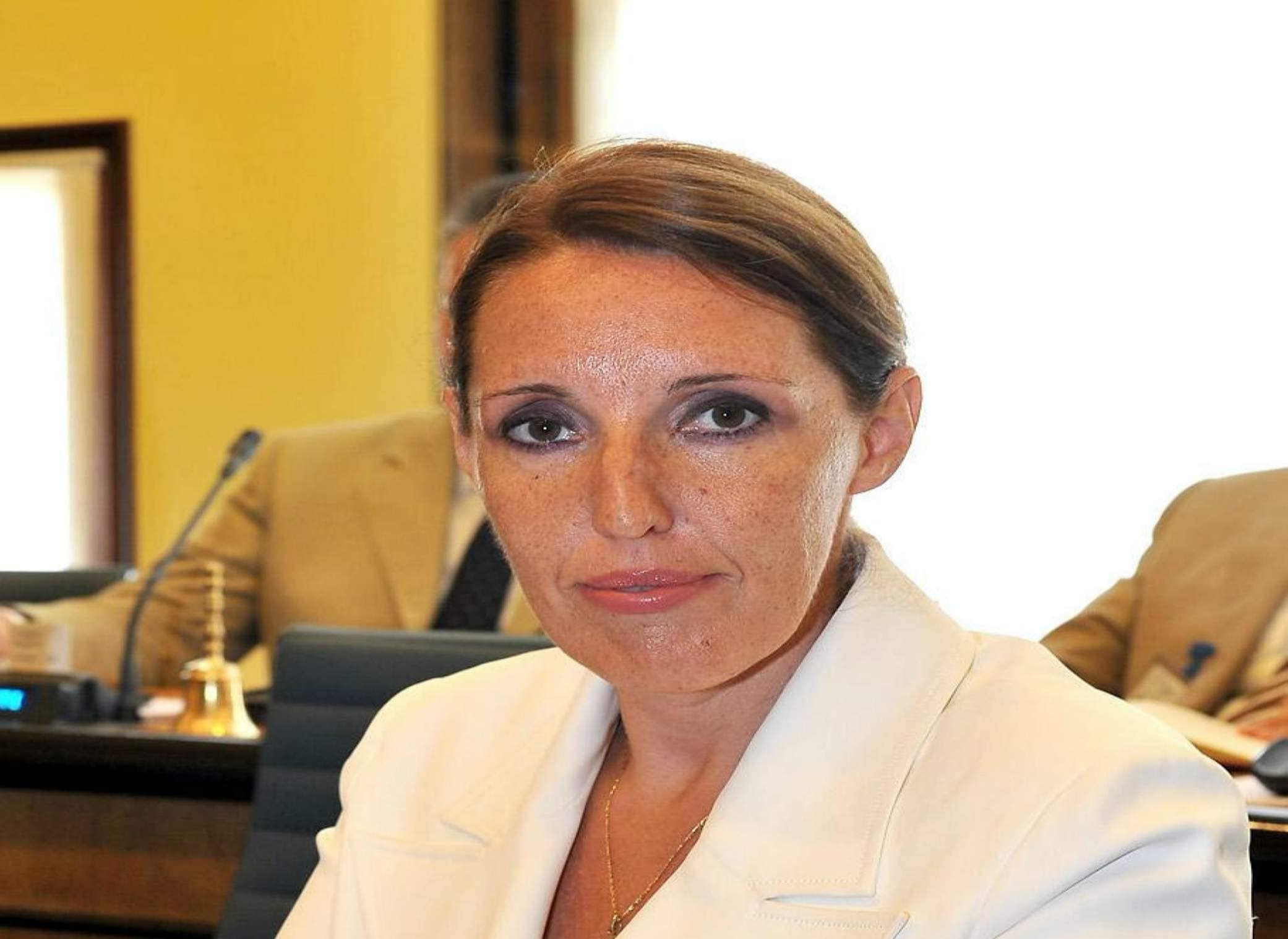 Elena Donazzan, l'assessora veneta canta Faccetta nera alla radio 