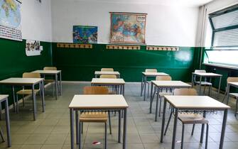 Foto Cecilia Fabiano/ LaPresse 
01Settembre 2020 Roma (Italia)
Cronaca : 
Apertura scuole post covid 19: consegna dei banchi forniti dal  comune di Roma al Liceo Augusto 
Nella Foto:  la classe allestita con i nuovi parametri 
Photo Cecilia Fabiano/LaPresse
September 01 , 2020  Roma (Italy) 
News:
Post covid 19 school opening:  the government of Rome giving to the Augusto high school new classroom furnishings
In the pic : the classroom