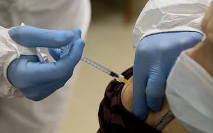 Vaccino Covid in Serbia, console: “Senza appuntamento inutile partire”