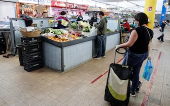 Locals shopping for fresh produce, like fruits, veggies, fishes, meats and cheeses at a food market in San Paolo neighborhood during the coronavirus lockdown in Rome, Italy, 18 April 2020. ANSA/RICCARDO ANTIMIANI