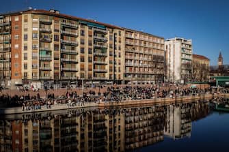 Crowd in the Darsena area, Milan, 31 January, 2021. From tomorrow, Milan and Lombardy enter the yellow zone with the lowest level of restrictions. ANSA / MATTEO CORNER