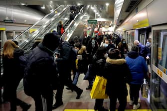 Milanese citizens on public transport on the first day after returning to the "yellow zone" in Milan, Italy, 01 February 2021.As many as 293,000 bars, restaurants, pizzerias and agritourism that survived the closures in the regions now classified in the yellow zone were reopened for table or counter service.
ANSA/Mourad Balti Touati