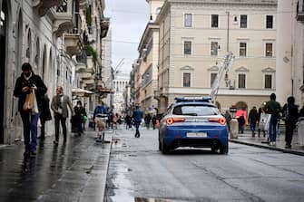 A patrol car of the Police checks the gatherings in via del Corso in Rome, Italy, 07 February 2021. There were no critical issues due to the gatherings due to bad weather.
ANSA/RICCARDO ANTIMIANI