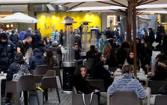 People wearing protective face masks stroll in downtown Turin, Italy, 07 February 2021. Effective from 01 February, the Italian authorities eased coronavirus restrictions in most of its regions, allowing travel possibilities and daytime reopening of bars, restaurants and museums. ANSA/ALESSANDRO DI MARCO