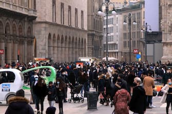 Crowd of people stroll in Milan, northern Italy, 06 February 2021. Italian authorities eased coronavirus restrictions in most of Italy's regions, allowing travel possibilities and daytime reopening of bars, restaurants and museums.
ANSA/ PAOLO SALMOIRAGO