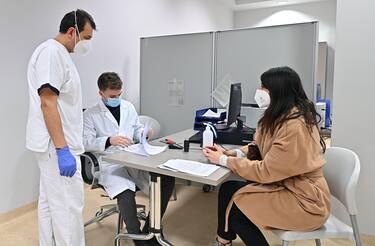 The anti Covid -19 vaccination campaign for the school staff at San Giovanni Bosco Hospital in Turin, 19 February 2021. ANSA/ALESSANDRO DI MARCO
