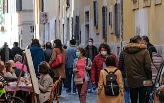 The Trastevere district is full of people walking around and sitting in restaurants, in Rome, Italy, 20 February 2021.
ANSA/ALESSANDRO DI MEO