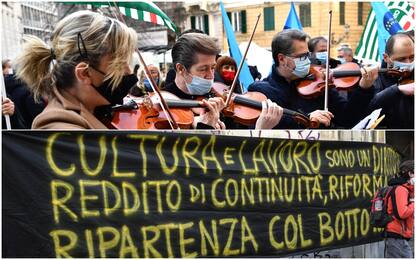 Covid, lavoratori spettacolo protestano in tutta Italia: "Ripartiamo"