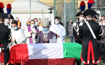 The funeral of Luca Attanasio in Limbiate, northern Italy, 27 February 2021.
Italy's Ambassador to the Democratic Republic of Congo Luca Attanasio and Carabiniere police officer Vittorio Iacovacci were killed on 22 February while travelling from Goma to Rutshuru in the east of the African country where they were planning to visit a UN World Food Programme (WFP) school feeding programme.
ANSA/ MATTEO BAZZI