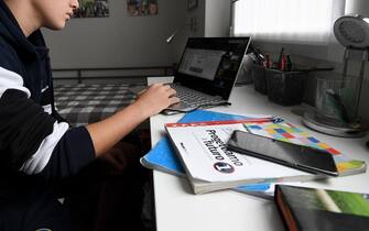 Covid, congedo parentale 2021: indennità del 50% o smart working | Sky TG24