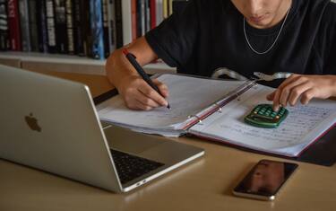 Covid, bambini e adolescenti più connessi ma più isolati. I DATI