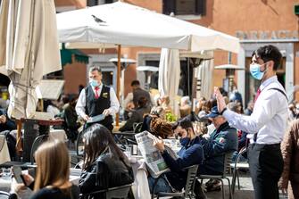 Daily life during the last weekend before the new measures against the Covid-19 pandemic come into force, in Rome, Italy, 13 March 2021. Most of Italy will be a COVID-19 red zone next week, due to a sharp rise in contagion.
ANSA/ MASSIMO PERCOSSI