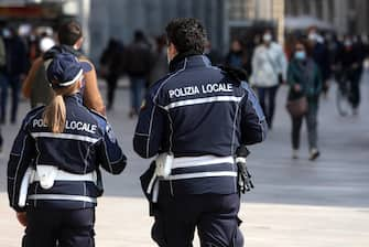 Police officers control Corso Vittorio Emanuele in Milan, Italy, 13 March 2021. From Monday 15 March the Lombardy region will change color for the sixteenth time in 5 months, returning to being a red zone. ANSA / MATTEO BAZZI