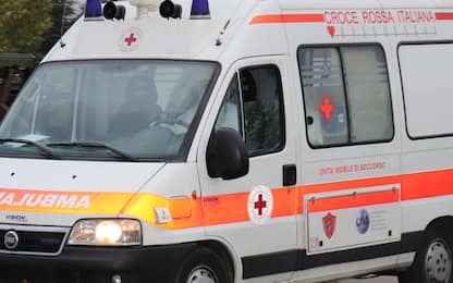 Incidente nel Pavese, auto si ribalta lungo la A7: due  feriti
