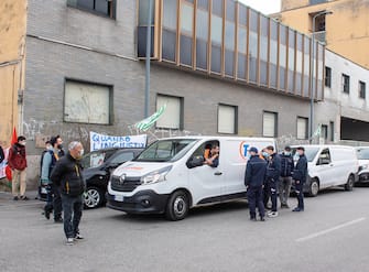Amazon couriers attend a strike as they block deliveries and vehicles in and out of warehouses,  in front of the  Amazon logistics center HUB at Via Toffetti, in Milan, Italy, 22 March 2021.
ANSA/Andrea Fasani