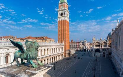 Venezia compie 1.600 anni, migliaia sui social celebrano la città