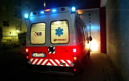 Cremona, fa cadere due ciclisti: accoltellato automobilista 32enne