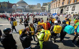 La manifestazione dei riders partenopei che aderiscono allo sciopero nazionale di categoria, Napoli, 26 Marzo 2021. ANSA/ABBATE
