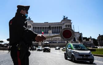 Italian Carabinieri police officers check motorists at Venezia square to verify that they have a valid reason to travel during Easter Sunday lockdown due to the Coronavirus (COVID-19) pandemic emergency in Rome, Italy, 04 April 2021. ANSA/ANGELO CARCONI