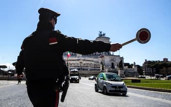 Italian Carabinieri police officers check motorists at Venezia square to verify that they have a valid reason to travel during Easter Sunday lockdown due to the Coronavirus (COVID-19) pandemic emergency in Rome, Italy, 04 April 2021. ANSA/ANGELO CARCONI