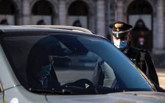 Italian Carabinieri police officers check motorists at Republic square to verify that they have a valid reason to travel during Easter Sunday lockdown due to the Coronavirus (COVID-19) pandemic emergency in Rome, Italy, 04 April 2021. ANSA/ANGELO CARCONI