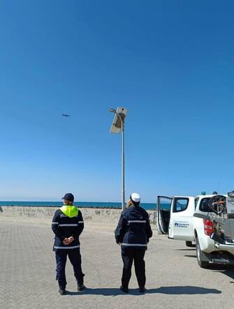 Controlli della polizia sul litorale di Fiumicino e Fregene, 05 aprile 2021.
ANSA/Telenews