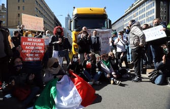 Street traders protest at Pisani street in Milan, Italy, 06 April 2021. They ask to be allowed to reopen and obtain immediate economic helps amid the third Covid-19 wave in Italy. ANSA/MATTEO BAZZI