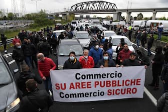 The protest of the operators of the market areas on the A1 Rome-Naples motorway, in Caserta territory, Italy, 06 April 2021. Considerable inconvenience among motorists, with queues of kilometers and slowdowns throughout the network. " If I do not earn as I pay you", "Trade public areas safe trade" and "Dpcm (Decree of the President of the Council of Ministers) does not work, change it": these are the contents of some of the banners exposed.   ANSA/CIRO FUSCO