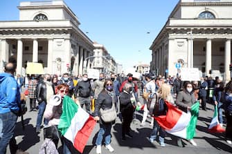 Street traders protest in Milan, Italy, 06 April 2021. They ask to be allowed to reopen and obtain immediate economic hel?ps amid the third Covid-19 wave in Italy. ANSA/MATTEO BAZZI