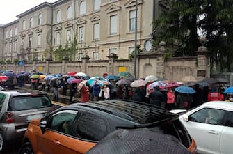 Elderly people over the age of 75 queuing in the rain outside the vaccination hub set up inside the Baggio military hospital, one of the centers where the mass vaccination phase in Lombardy started today, in Milan, Italy, 12 April 2021. Some 2.2 million doses of COVID-19 vaccines are set to arrive in Italy this week, health sources said Monday.
ANSA/ PAOLO SALMOIRAGO