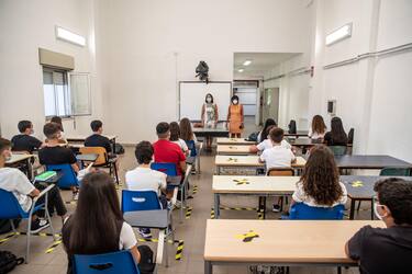 Students wearing face masks attend a class at Democrito High school in Ostia, Rome, Italy, 14 September 2020. ANSA/ EMANUELE VALERI