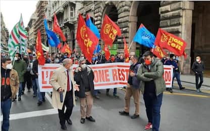 Genova, sciopero dei lavoratori di Leonardo: corteo in centro