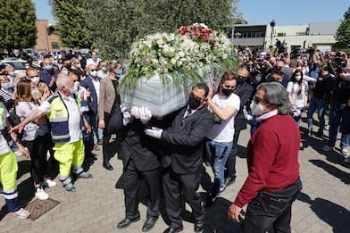 Addio a Luana D'Orazio, oggi i funerali dell'operaia morta sul lavoro