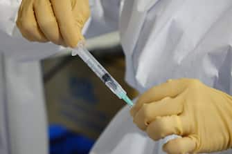 Una siringa contenente il vaccino anti-covid