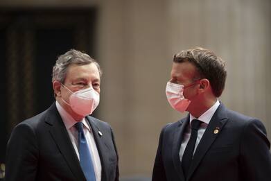 Covid, Draghi: "La strategia è vaccinare e osservare le regole"