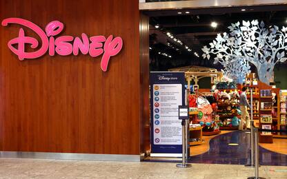 Disney chiude 15 negozi, i sindacati: lavoratori intimati al silenzio