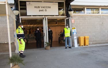 The vaccination hub in the Fiera of Cagliari, Italy, 01April  2021. 
ANSA/FABIO MURRU