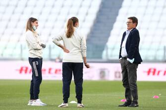 TURIN, ITALY - MAY 25: Fabio Capello coach of Nazionale Cantanti speaks with Cecilia Salvai and Laura Giuliani of Juventus prior to kick off in the 30th 'Partita Del Cuore' charity friendly match between Nazionale Cantanti and Campioni per la Ricerca at Allianz Stadium on May 25, 2021 in Turin, Italy. (Photo by Jonathan Moscrop/Getty Images)