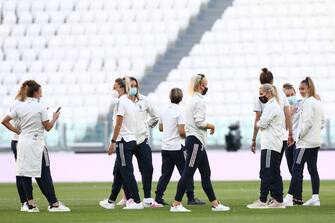TURIN, ITALY - MAY 25: Memebers of the Juventus Women's team pictured on the pitch prior to the 30th 'Partita Del Cuore' charity friendly match between Nazionale Cantanti and Campioni per la Ricerca at Allianz Stadium on May 25, 2021 in Turin, Italy. (Photo by Jonathan Moscrop/Getty Images)