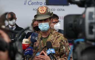 Inaugurato Hub Vaccinale nel centro Federale Nuoto di Ostia Alle ore 10:15 il Presidente della Regione Lazio, Nicola Zingaretti, ha partecipatto all'inaugurazione dell'hub vaccinale all'interno del Centro Federale di Ostia. Presenti anche il Capo Dipartimento della Protezione Civile, Fabrizio Curcio, Il Presidente della Federazione Nuoto, Paolo Barelli, l'Assessore della Sanità della Regione Lazio, Alessio D'Amato eil direttore generale della ASL ROMA 3, Marta Branca. Nella foto il Generale Francesco paolo Figliuolo. 03 MAGGIO, OSTIA, ROMA. ANSA/EMANUELE