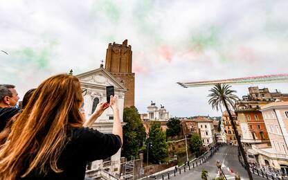 Festa della Repubblica, le Frecce Tricolori sorvolano Roma. FOTO