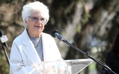 Offese online a Liliana Segre, chiuse indagini per 17 uomini e 3 donne