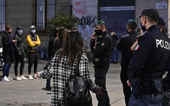 Controlli delle forze dell'ordine alla movida e nei locali nel quartiere San Salvario, Torino, 26 febbraio 2021